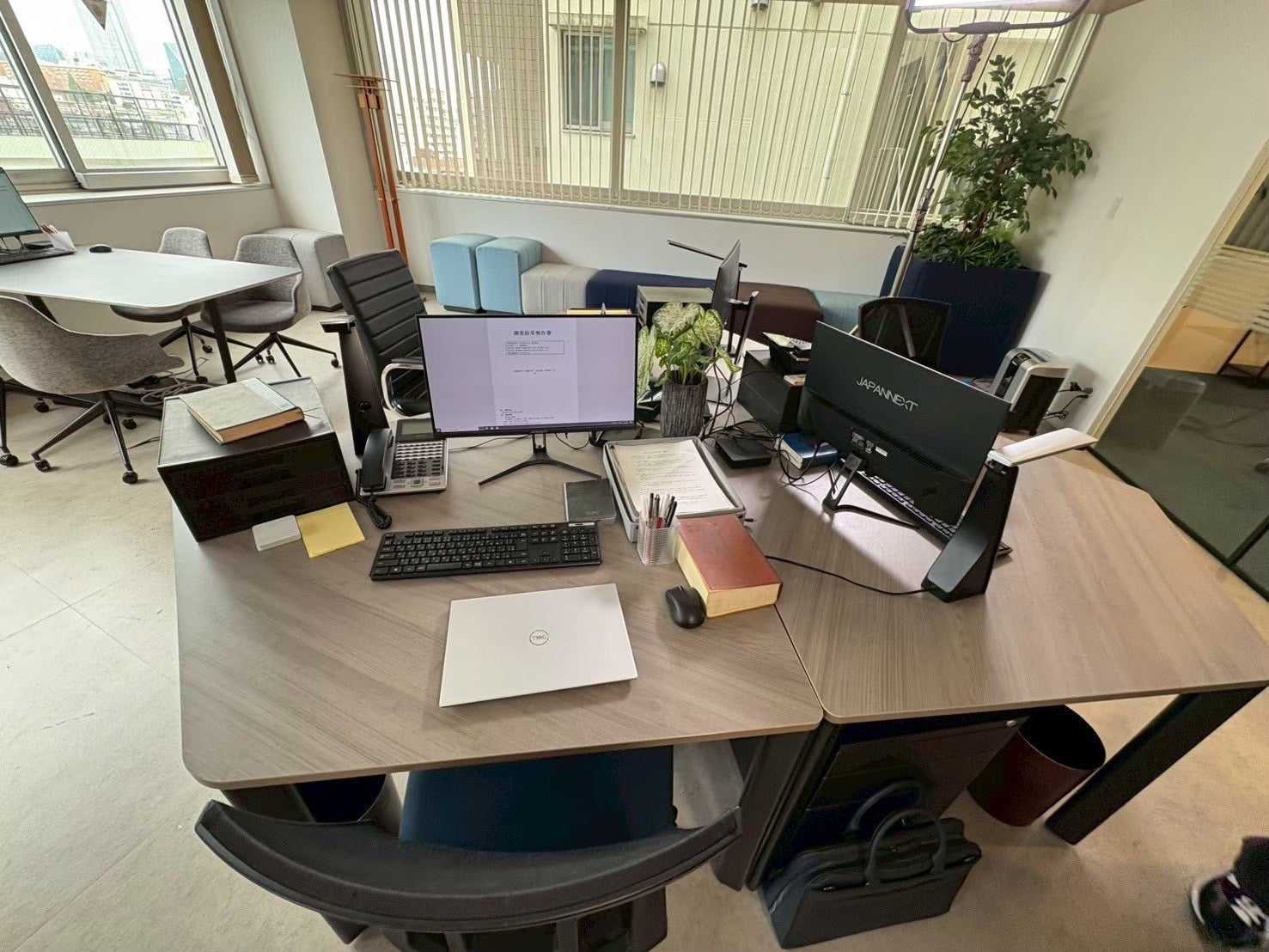 『しあわせな結婚』 に、JAPANNEXTのモニターを美術協力させていただきました！